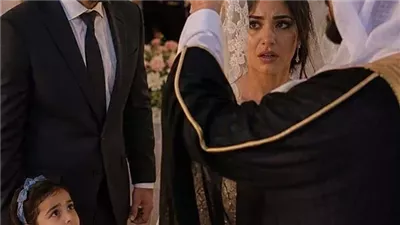 🥹 ذهب إلى زفاف صديقه برفقة ابنته... وعندما رفع العريس غطاء وجه العروس انهار باكيًا!