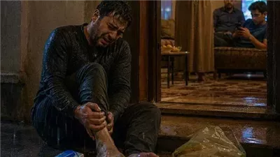 أخته عاشت في بيته مجانًا 8 أشهر… وحين سقط مصابًا قالت له: إحنا مو خدم عندك